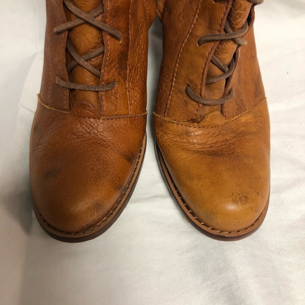 UGG boots sz 7.5, excellent condition - Picture 2 of 8